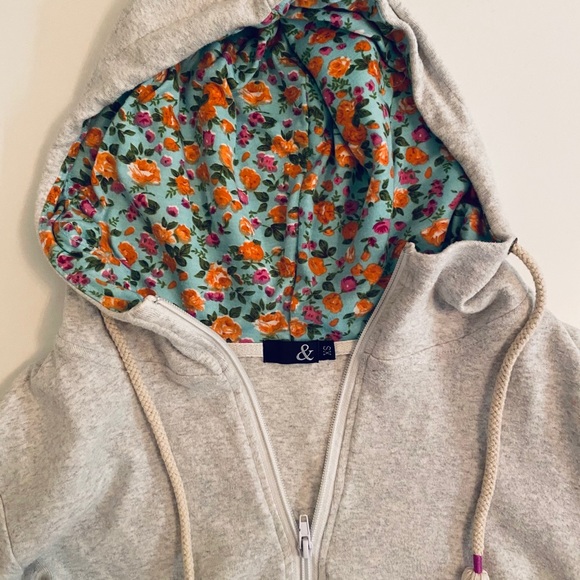 Mindy Maes Market Floral Accent Hoodie - Picture 4 of 6